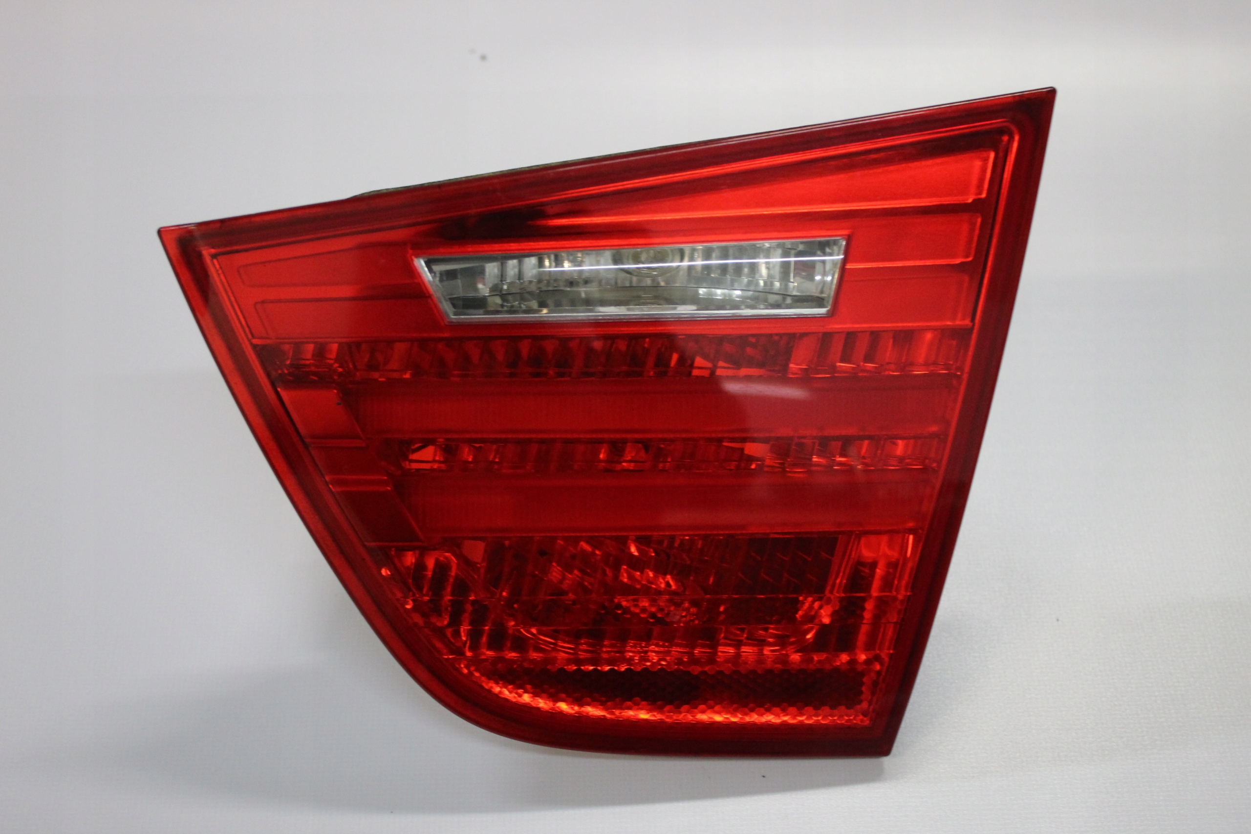 2042883U Lampa tylna PRAWA tył w klape BMW 3 E91 08-12 oryginał MAGNETI 2042883U